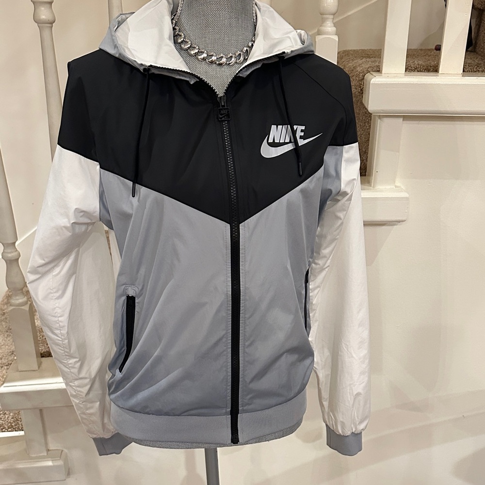 Nwot. Nike windbreaker jacket